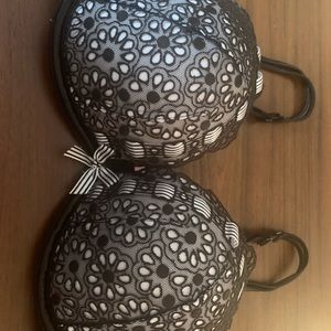 Victoria’s Secret Bra 34DD